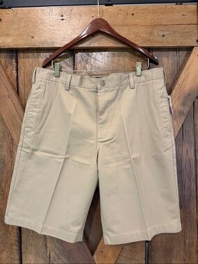 NWT Lands' End Sz 38 Men's No-Iron Chino Shorts in a Classic Khaki Tone